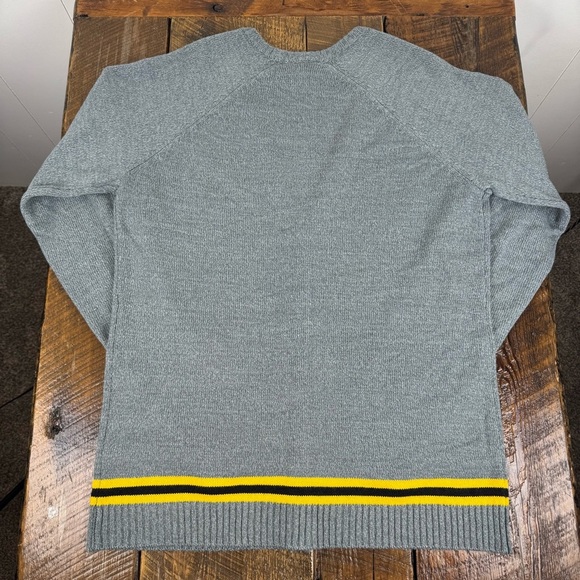 Hufflepuff House Crest Cardigan – Harry Potter Official Knitwear - Picture 6 of 14